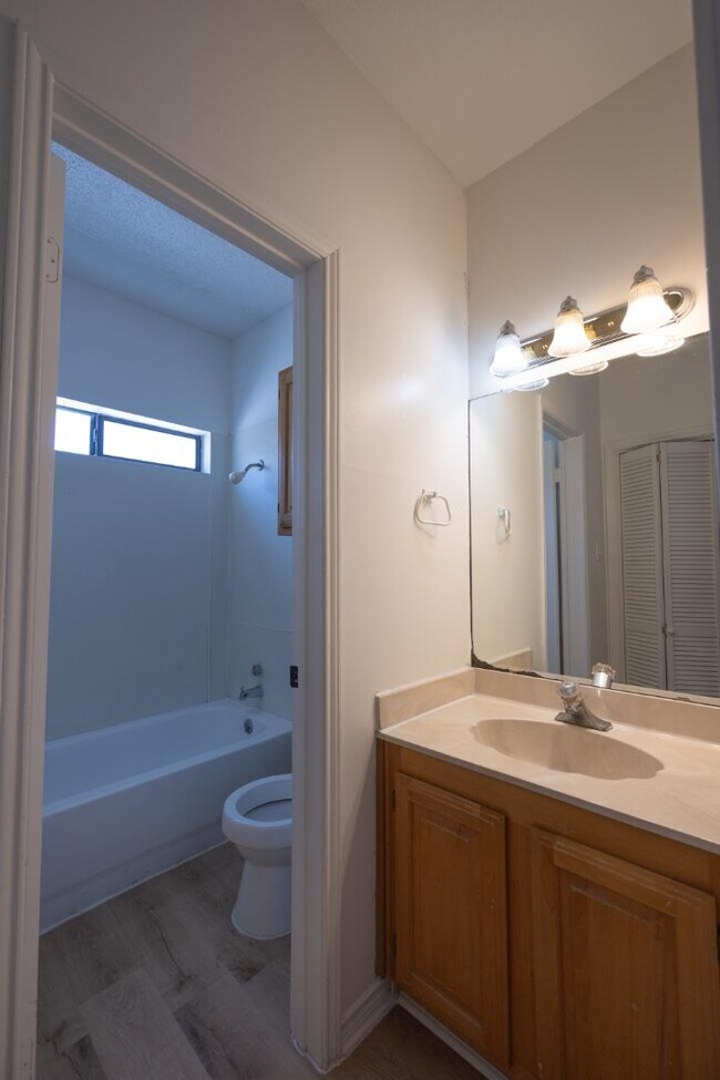 Building Photo - 3001 Cedar St