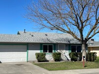 Building Photo - 3 Bedroom in Oakdale.