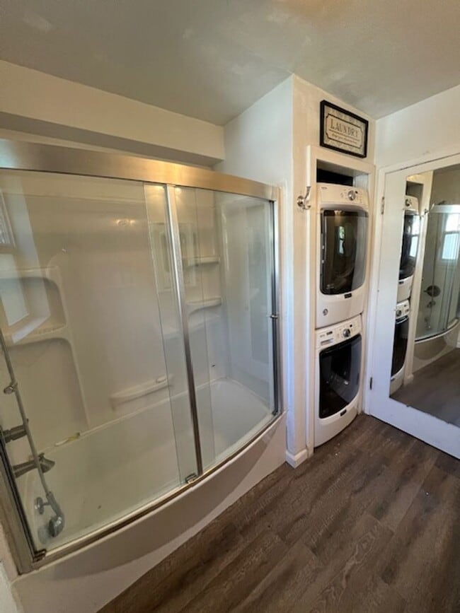 Building Photo - Charming 2 Bed 1 Bath Duplex in Downtown I...