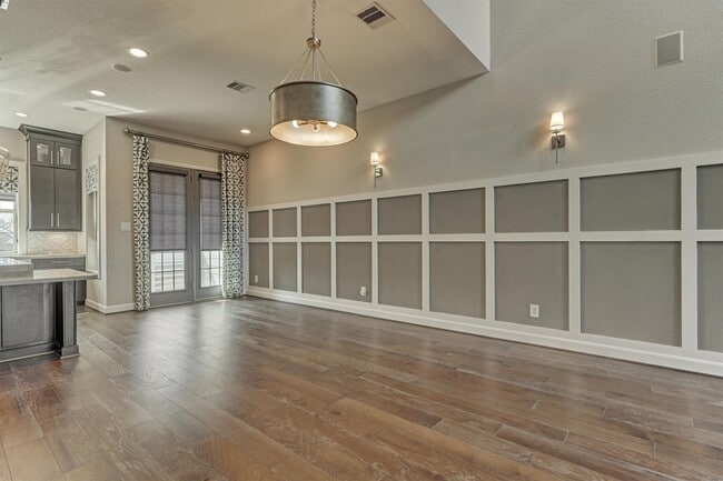 Building Photo - 9627 Towne Lake Pkwy