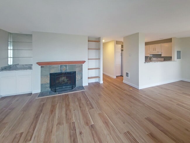 Building Photo - View of Renton Valley 2b/1.5ba Condo ***COMING SOON***