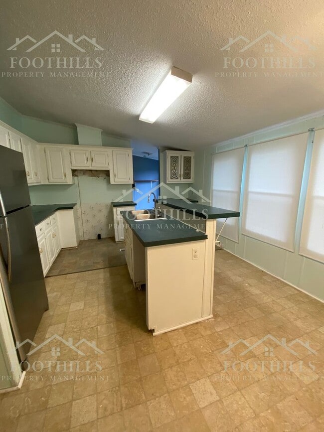 Building Photo - Peaceful Pondside Living – 3BR/2BA Home wi...