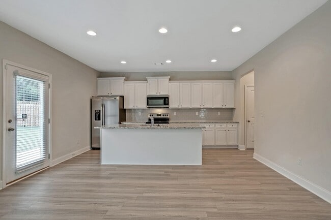 Building Photo - Chase Landing