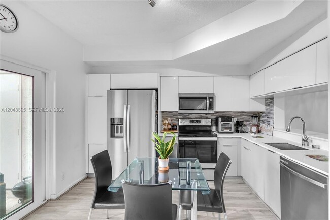 Building Photo - 9925 NW 57th Manor
