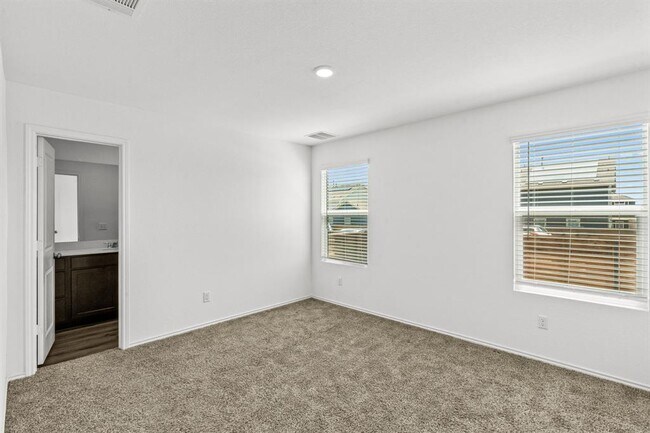 Building Photo - 889 Powell