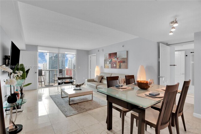 Building Photo - 1200 Brickell Bay Dr