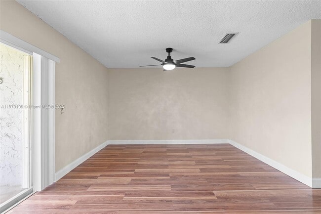 Building Photo - 9365 Fontainebleau Blvd