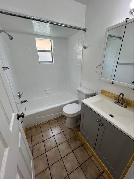Building Photo - 917 Royal Palm Dr