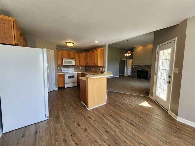 Building Photo - Your Next Home Sweet Home Awaits!