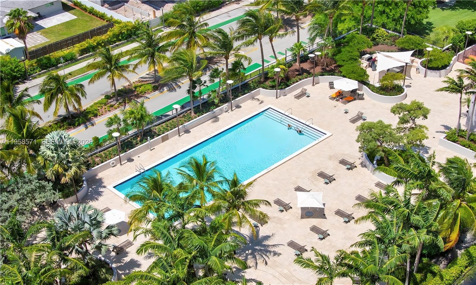 Building Photo - 1000 Venetian Way