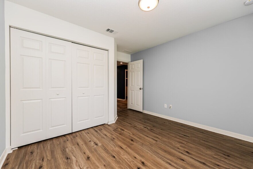 Building Photo - 7406 Bridgeview Dr