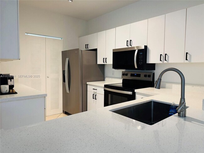 Building Photo - 19555 E Country Club Dr