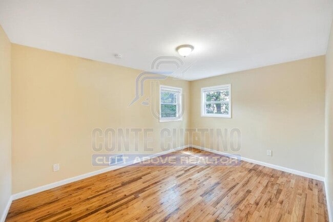 Building Photo - 9 Juniper Pl