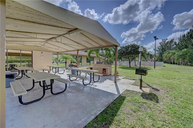 Building Photo - 4570 NW 18th Ave