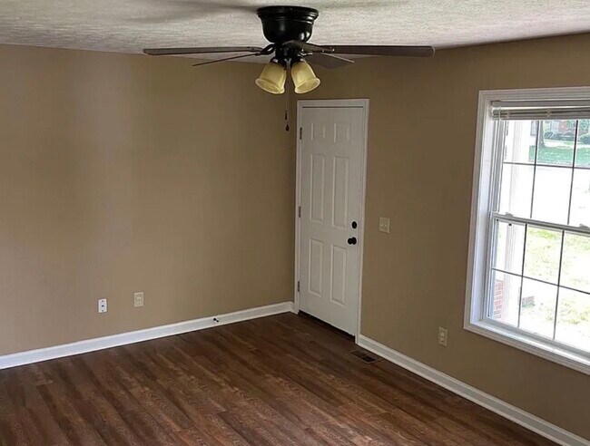 Building Photo - 928 Nottingham Dr