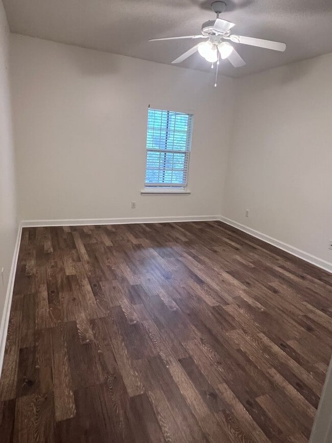 Building Photo - Newly renovated 2 bedroom, 2 bathroom condo coming soon!
