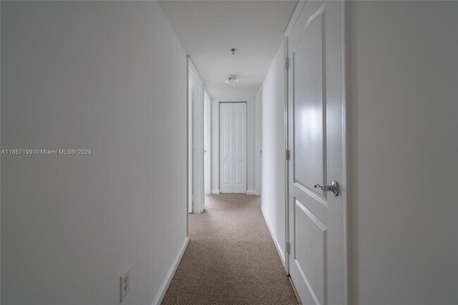 Building Photo - 1200 Brickell Bay Dr