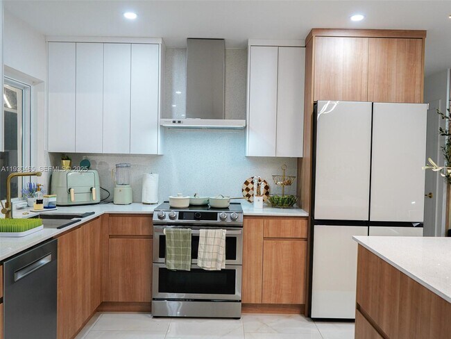 Building Photo - 7951 NW 37th Dr