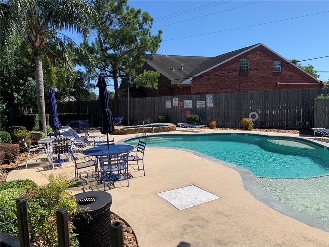 Building Photo - 1408 S Friendswood Dr