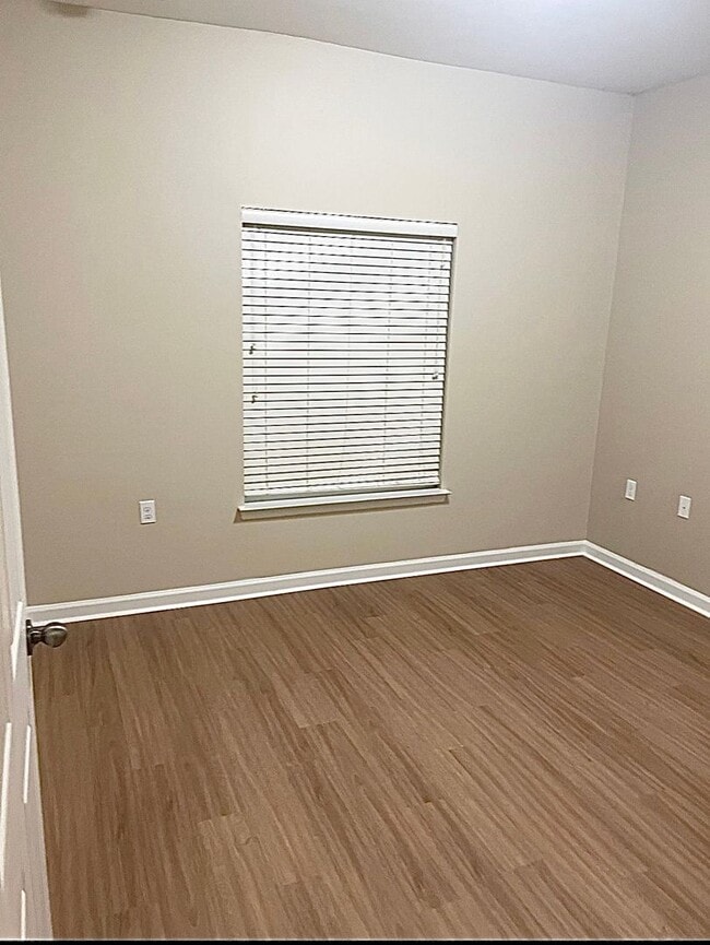 Building Photo - 4 BR/ 2 BA with 1 car garage home located in Villas at Pine Forest