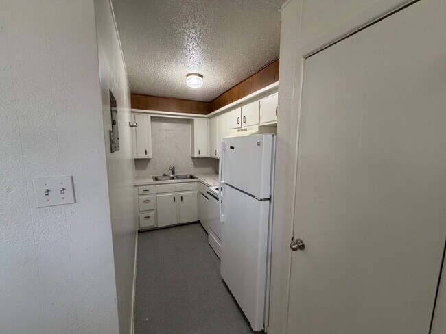 Building Photo - MOVE IN SPECIAL- Cozy 1-Bedroom Unit in Lubbock – Ideal for Urban Living!