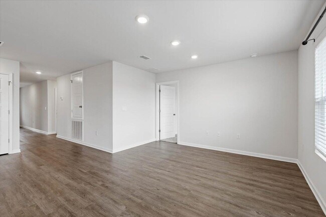 Building Photo - 4522 Rivers Landing Dr