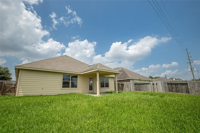 Building Photo - 23611 Starbridge Lake Ln