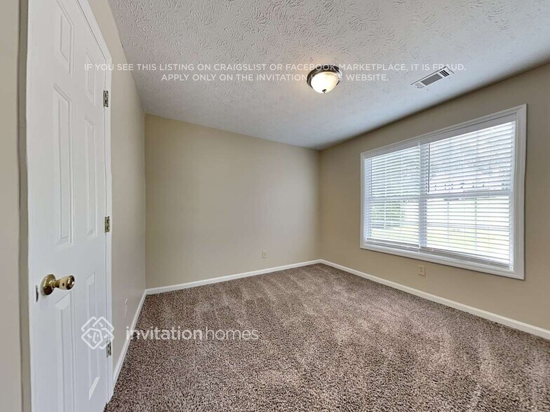 Building Photo - 5995 Rolling Oaks Ln