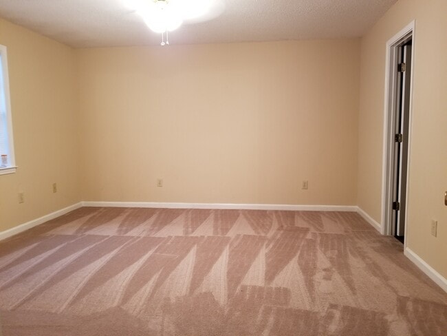 Building Photo - Cute 3/2 in Cedar Creek