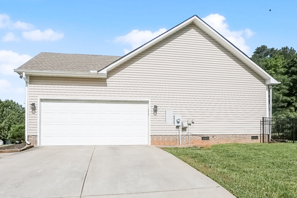 Building Photo - 503 Riverglen Dr NW