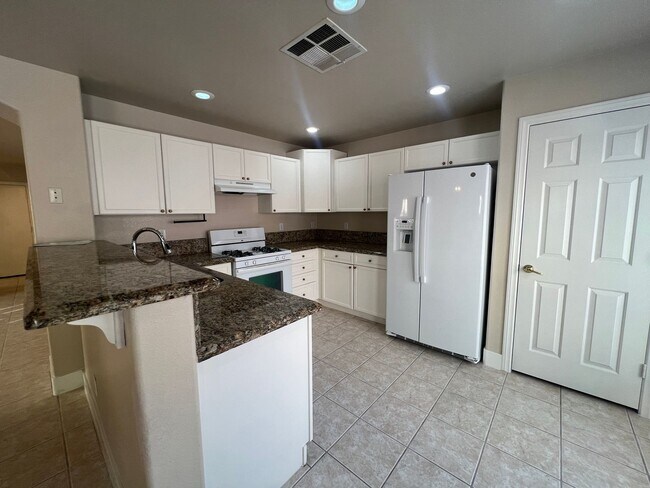 Building Photo - RENOVATED HOME IN GATED SUMMERLIN COMMUNITY!