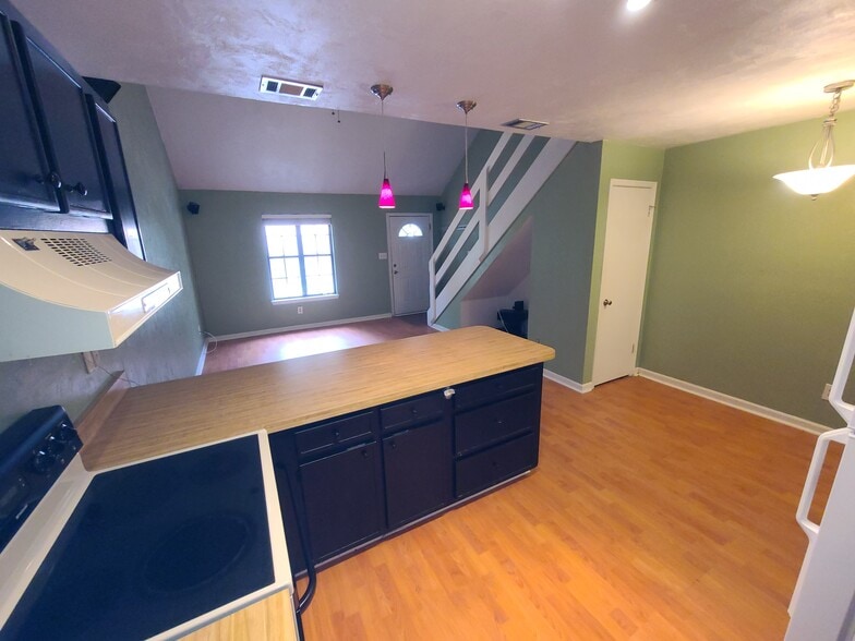 Kitchen and living room - 1075 Ocala Rd
