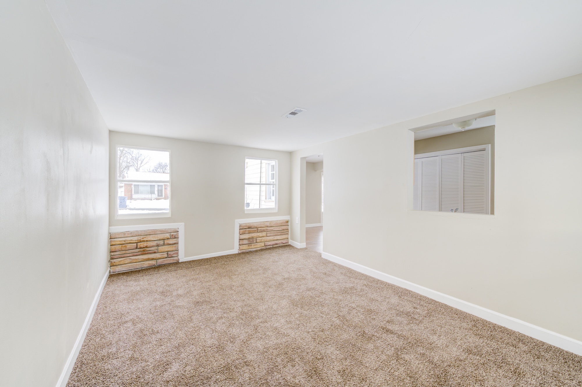 Building Photo - 110 De Smet Dr