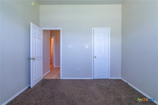 Building Photo - 1805 Lobrecht Ct