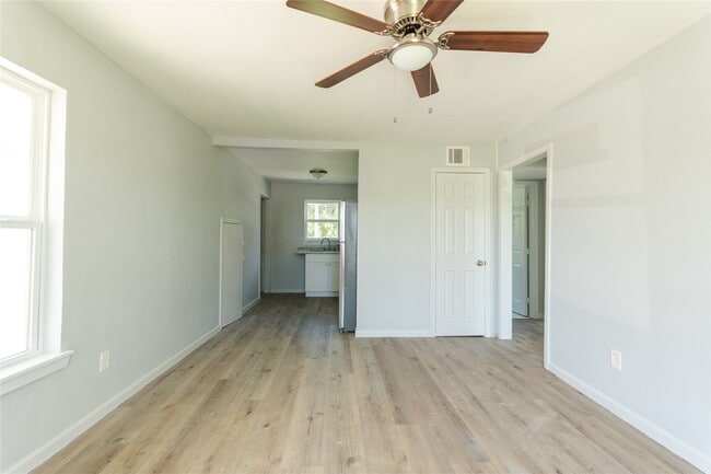 Building Photo - 1020 5th Ave N