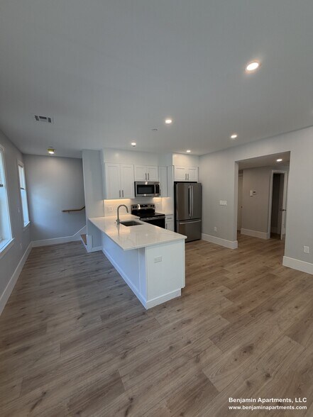 Building Photo - 124 Kenrick St