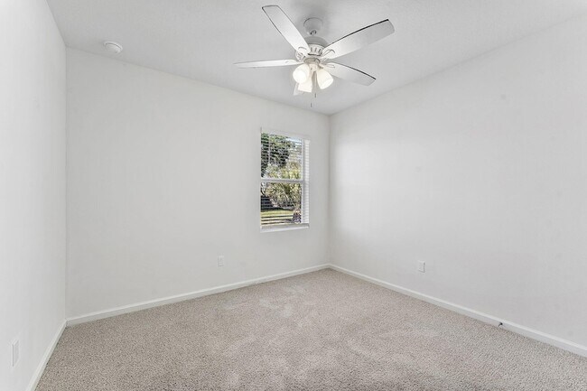 Building Photo - 357 SE Oakridge Dr