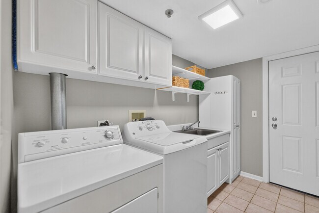 Building Photo - 1204 Chalet Rd
