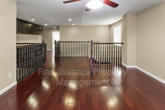 Building Photo - 703 N Marquis Way