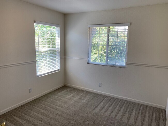 Building Photo - Beautiful 3 Bedroom, 2.5 Brentwood Home