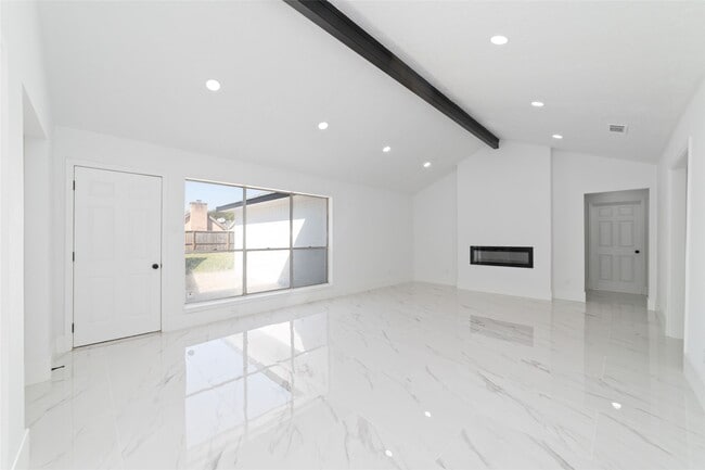 Building Photo - 13330 Agarita Ln