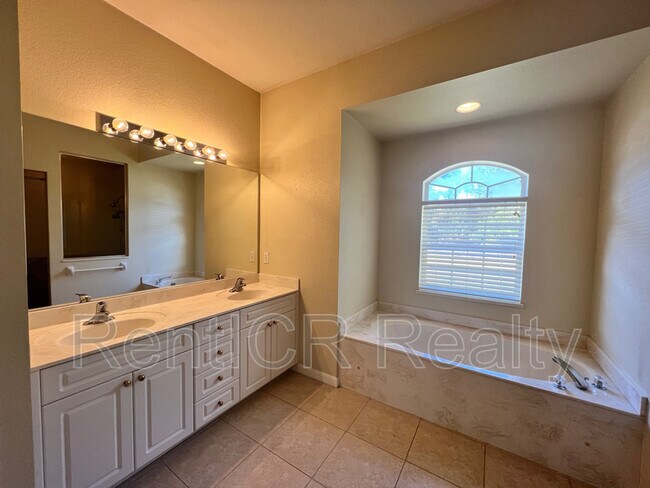 Building Photo - 4970 Easter Terrace