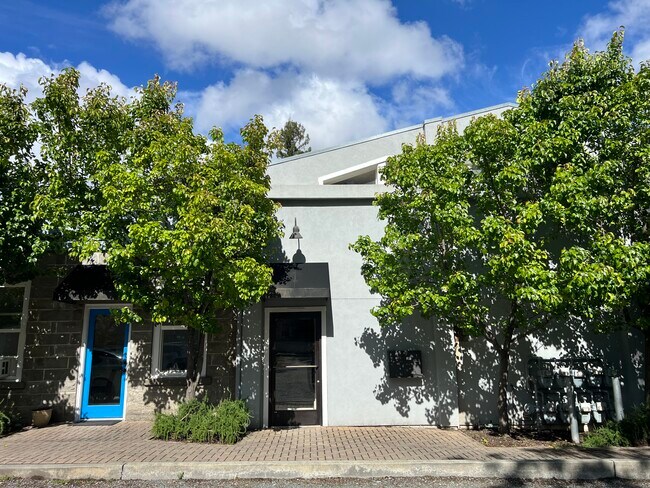 Building Photo - 225 N Cloverdale Blvd