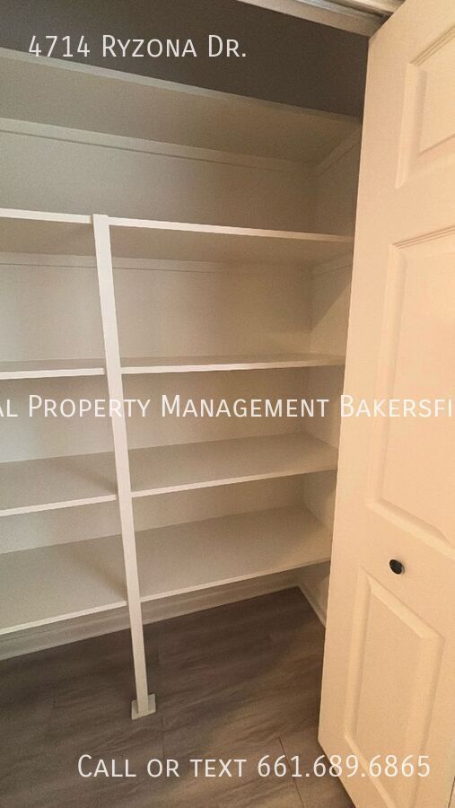 Building Photo - 4714 Ryzona Dr