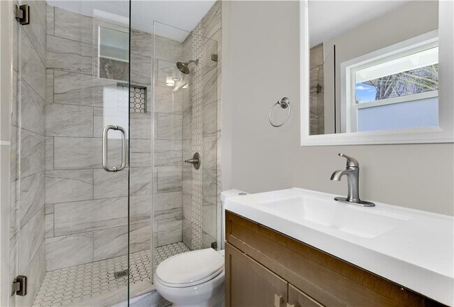 Building Photo - 5204 Creekline Dr