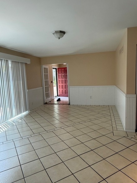 Building Photo - 2851 Garden Dr