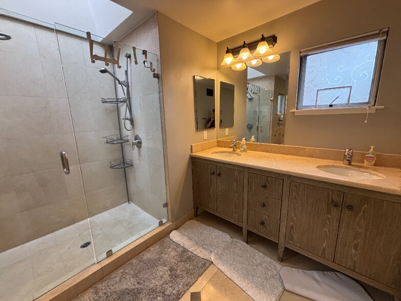 Building Photo - 133 Cresta Vista Dr