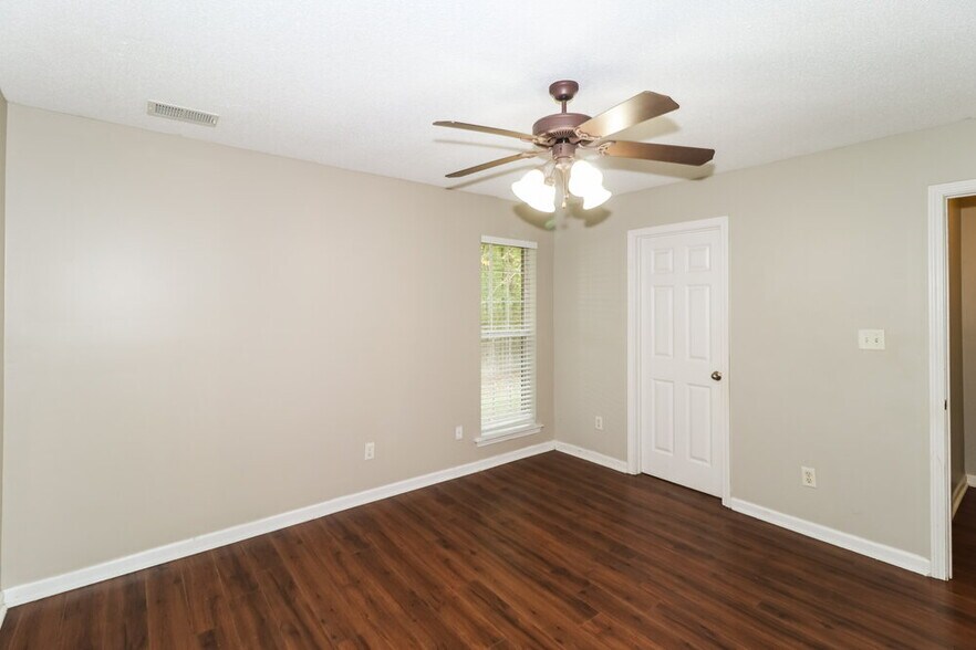 Building Photo - 10229 Cottage Farms Dr