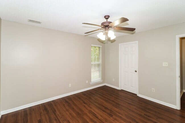 Building Photo - 10229 Cottage Farms Dr