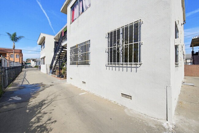 Building Photo - 1224 Normandie Ave